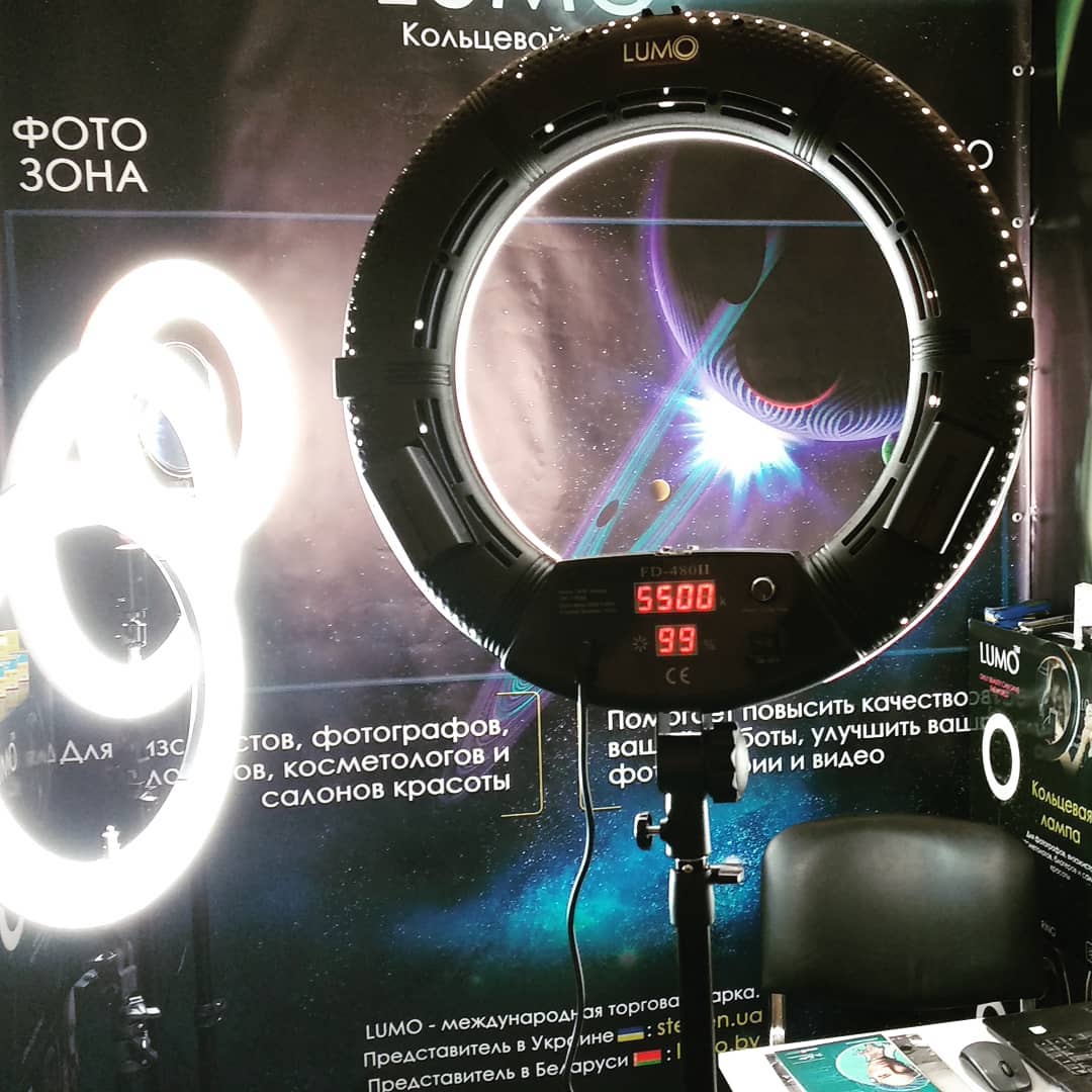 Купить недорого круглую кольцевую лампу 45 см. со штативом в Украине
